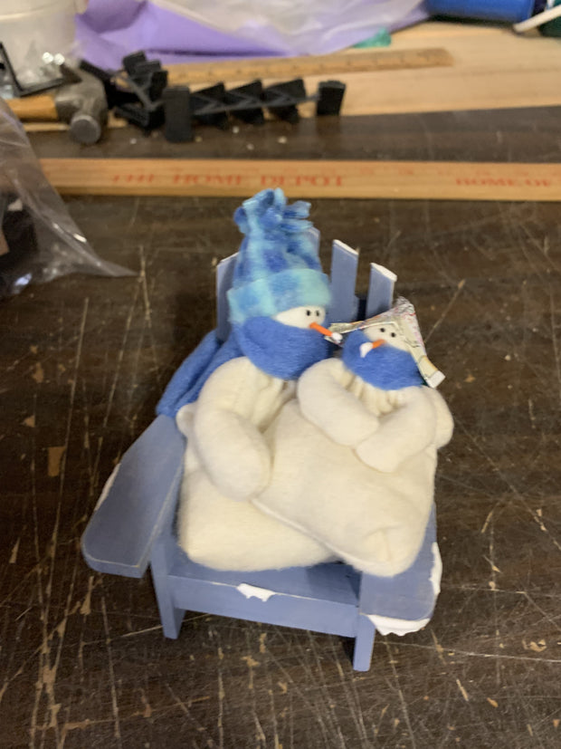 Little & Middle Snowfolk with Beach Chair