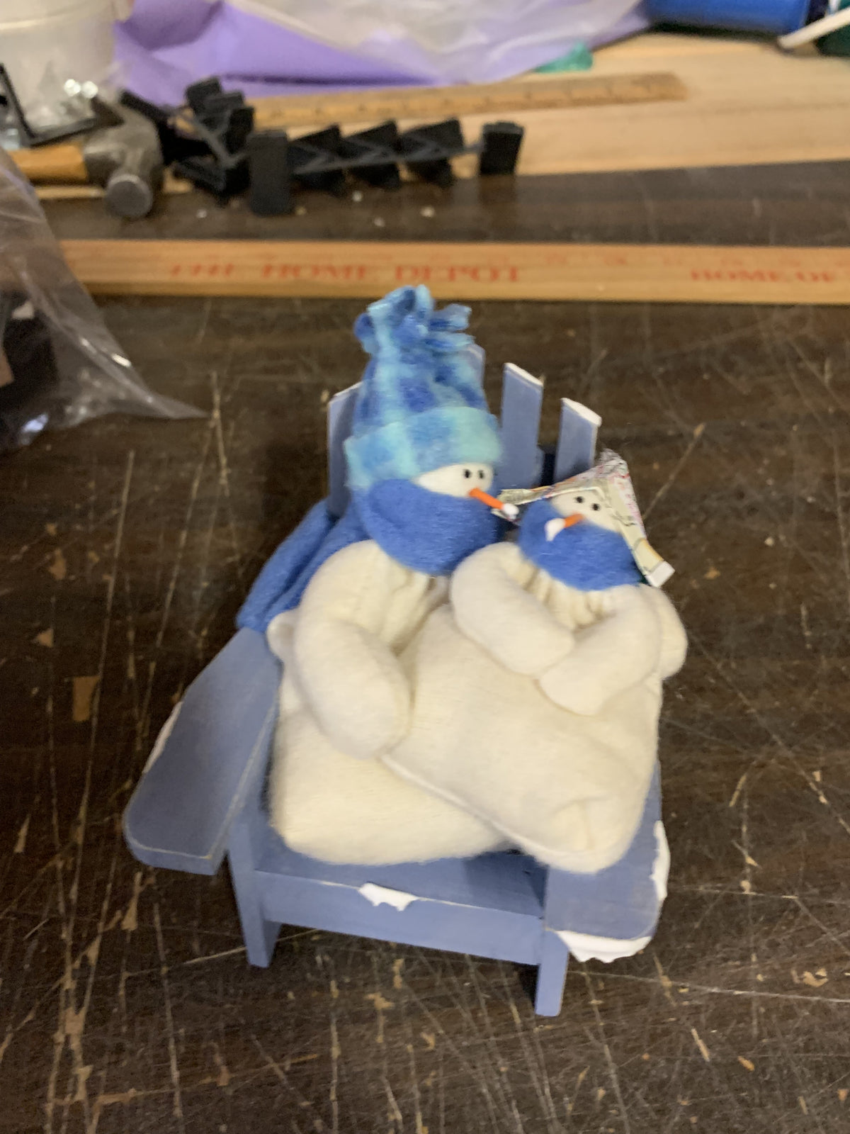 Little & Middle Snowfolk with Beach Chair